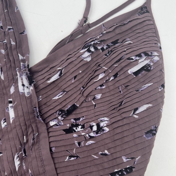 UO Kimchi Blue Strappy Cross-back Floral Purple Romper Size 0 Like New - Picture 2 of 10